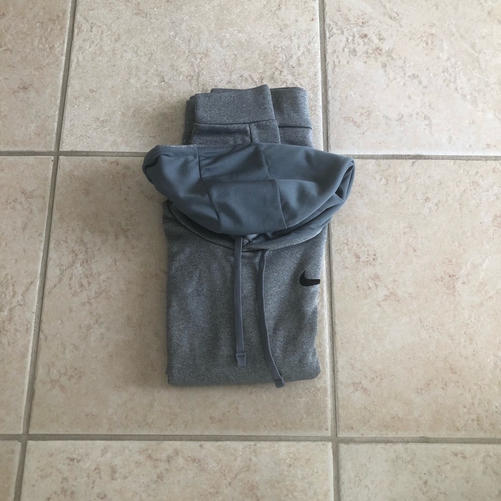 Gray Nike Sweatshirt (Never worn)
